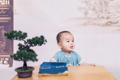 曲靖几个月宝宝不吐奶
